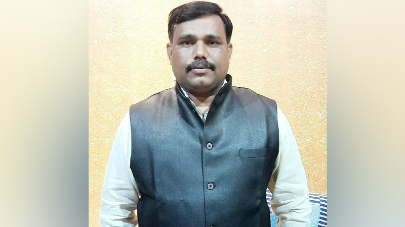 ಕಚೇರಿಯಲ್ಲೇ ಮಹಿಳಾ ಸಿಬ್ಬಂದಿಗೆ ಕಿಸ್ – ತಹಶೀಲ್ದಾರ್ ಅಮಾನತು