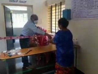 ಕೊರೊನಾ ರೋಗಿಗಳಿಗೆ ತಾಲೂಕು ವೈದ್ಯಾಧಿಕಾರಿಗಳಿಂದ ಪಾಯಸದೂಟ