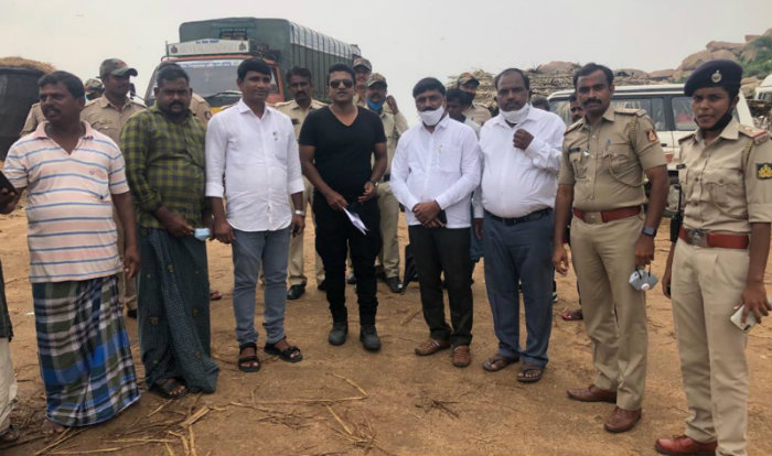 ಪುನೀತ್, ಜೇಮ್ಸ್ ತಂಡದಿಂದ ಸರ್ಕಾರಿ ಶಾಲೆಗೆ 1 ಲಕ್ಷ ದೇಣಿಗೆ