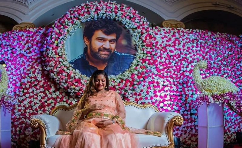 ಚಿರು ಹುಟ್ಟುಹಬ್ಬದ ದಿನವೇ ಜೂ.ಚಿರು ಜನನದ ಸುಳಿವು ನೀಡಿದ ಧ್ರುವ- ಸ್ಪೆಷಲ್ ವಿಡಿಯೋ