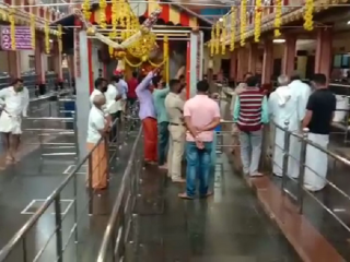 ಸಿಗಂದೂರು ಚೌಡೇಶ್ವರಿ ಸನ್ನಿಧಿಯಲ್ಲಿ ಮಾತಿನ ಚಕಮಕಿ- ಟ್ರಸ್ಟಿ, ಅರ್ಚಕರ ಗುಂಪಿನ ನಡ್ವೆ ಘರ್ಷಣೆ