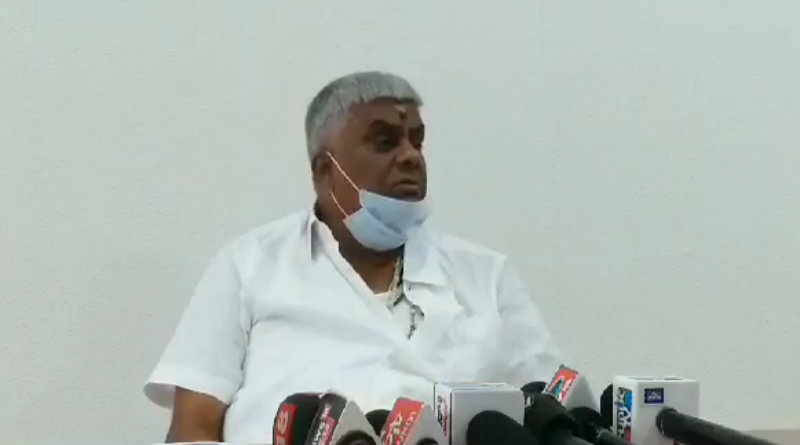ಒಂದು ವೋಟಿಗೆ 5 ಸಾವಿರ ಹಂಚಿದ ಮೇಲೆ ಚುನಾವಣೆ ಯಾಕೆ ಮಾಡ್ಬೇಕು: ರೇವಣ್ಣ