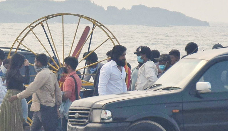 ಮಲ್ಪೆಯ ಬ್ಲ್ಯಾಕ್ ರಾಕ್ ನಡುವೆ ರಾಕಿಂಗ್ ಸ್ಟಾರ್ ಯಶ್ ಖದರ್