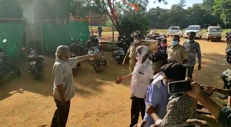 ದಾವಣಗೆರೆ ಬೀರಲಿಂಗೇಶ್ವರ ದೇಗುಲ ಪೂಜೆ ವಿವಾದ – ಬೇರೆ ಪೂಜಾರಿ ಬೇಡವೆಂದ ಹಳೆ ಪೂಜಾರಿ