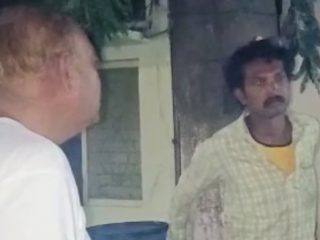 ಬೈಕ್ ಕಳವು ಮಾಡ್ತಿದ್ದಾತನ ಮರಕ್ಕೆ ಕಟ್ಟಿ ಥಳಿಸಿದ ಸಾರ್ವಜನಿಕರು!