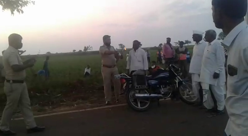 ವೀಡಿಯೋ ಕಾಲ್‍ನಲ್ಲಿ ಮಾತನಾಡ್ತಾ ತೆರಳ್ತಿದ್ದ ಯೋಧನ ಪತ್ನಿ ಬೈಕಿನಿಂದ ಬಿದ್ದು ಸಾವು!