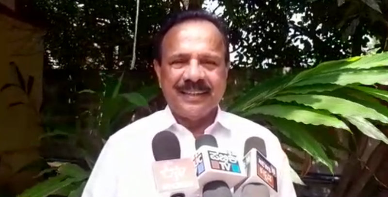 ಕಾಂಗ್ರೆಸ್ ಹಡಗು ಸಮುದ್ರದ ಮಧ್ಯದಲ್ಲಿ ಸಿಲುಕಿ ಗಿರಗಿರನೆ ತಿರುಗುತ್ತಿದೆ: ಸದಾನಂದಗೌಡ