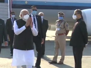 ಮೋದಿ ಲಸಿಕೆ ಪ್ರವಾಸ – ಗುಜರಾತಿನ ಅಹಮದಾಬಾದ್‍ಗೆ ಬಂದಿಳಿದ ಪ್ರಧಾನಿ