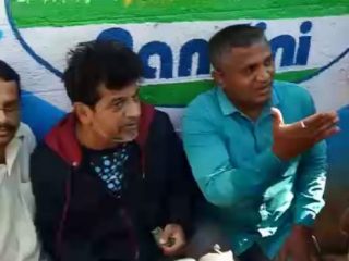 ಫುಟ್‍ಪಾತ್‍ನಲ್ಲಿ ಕುಳಿತು ಟೀ ಕುಡಿದ ನಟ ಶಿವರಾಜ್‍ಕುಮಾರ್