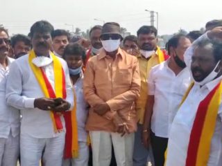 ಯತ್ನಾಳ್‍ಗೆ ತಲೆ ಸರಿಯಿಲ್ಲ, ನಾವೇ ನಿಮ್ಹಾನ್ಸ್‌ಗೆ ಸೇರಿಸಿ ಚಿಕಿತ್ಸೆ ಕೊಡಿಸ್ತೇವೆ: ವಾಟಾಳ್