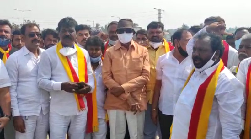 ಯತ್ನಾಳ್‍ಗೆ ತಲೆ ಸರಿಯಿಲ್ಲ, ನಾವೇ ನಿಮ್ಹಾನ್ಸ್‌ಗೆ ಸೇರಿಸಿ ಚಿಕಿತ್ಸೆ ಕೊಡಿಸ್ತೇವೆ: ವಾಟಾಳ್