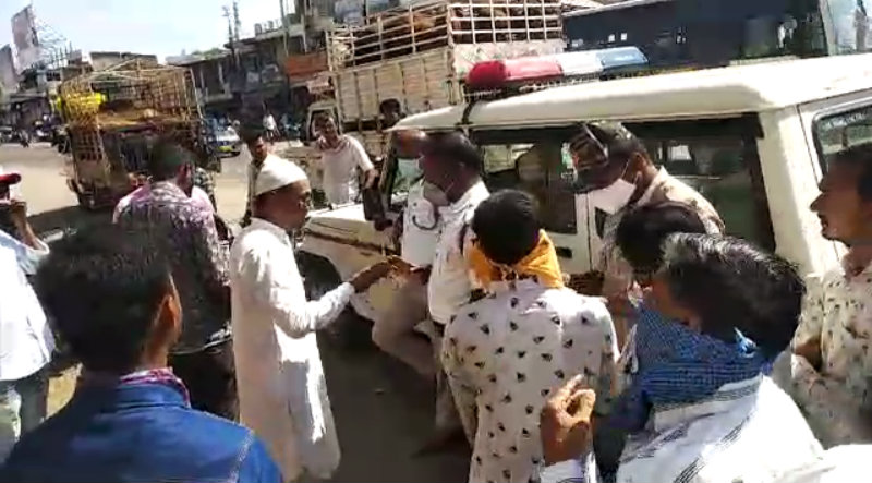 ನಮ್ಮ ಲಾರಿಗೆ ದಂಡ ಹಾಕಿದ್ದು ಯಾಕೆ – ಲಾರಿ ಮಾಲೀಕರ ಸಂಘದ ಮುಖಂಡ ಅವಾಜ್