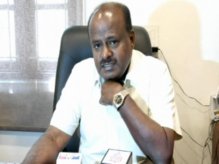 ಕನ್ನಡ ಕಟುಕರ ಕೈಯ್ಯಲ್ಲಿ ಸಿಕ್ಕಿಕೊಂಡಿದೆ –  ಹೆಚ್‍ಡಿಕೆ