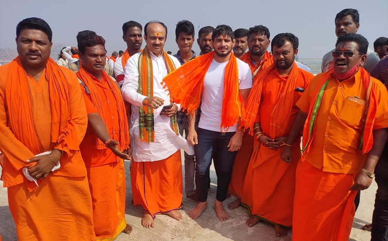 ಅಂಜನಾದ್ರಿಗೆ ಭೇಟಿ ನೀಡಿದ ರಾಷ್ಟ್ರೀಯ ಕುಸ್ತಿಪಟು ಹರಿಯಾಣದ ಜಿತೇಂದ್ರ