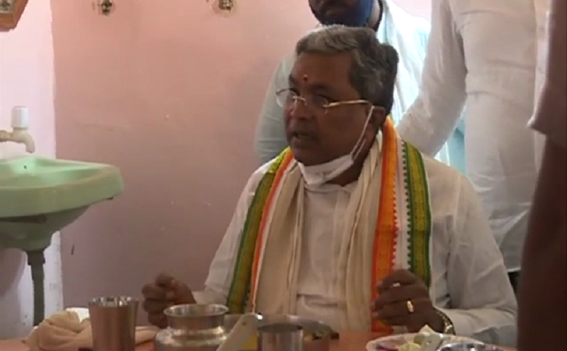 ಹನುಮ ಹುಟ್ಟಿದ ದಿನ ಗೊತ್ತಾ, ಸುಮ್ನೆ ತಿನ್ಲಾ- ಮಾಂಸಾಹಾರ ಭೋಜನ ಸವಿದ ಸಿದ್ದು