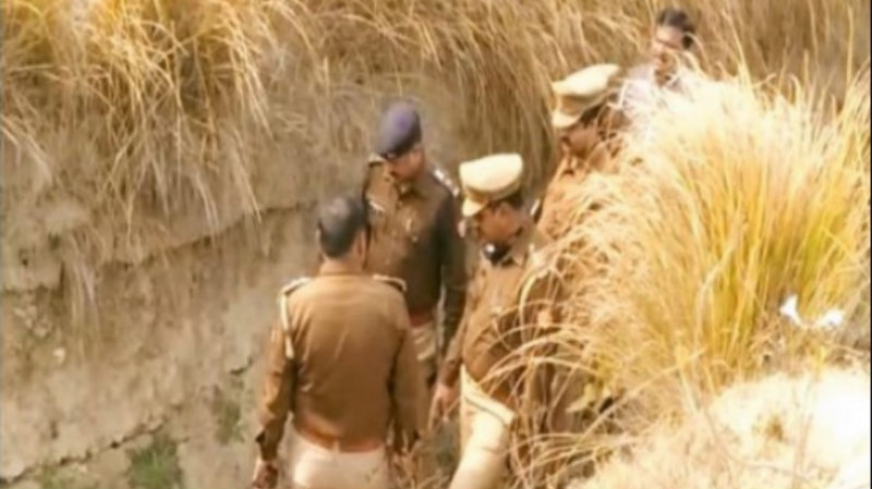 ತಲೆಇಲ್ಲದ ಮೃತ ದೇಹ ಚರಂಡಿಯಲ್ಲಿ ಪತ್ತೆ- ಗ್ರಾಮಸ್ಥರಲ್ಲಿ ಆತಂಕ