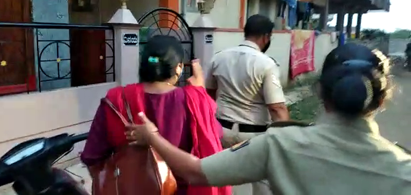 ಪರನಾರಿಯೊಂದಿಗೆ ಸಿಕ್ಕಿಬಿದ್ದ ಹಿರಿಯ ಅಧಿಕಾರಿ- ಪತ್ನಿ, ಮಕ್ಕಳಿಂದ ಮಹಿಳೆಗೆ ಗೂಸಾ