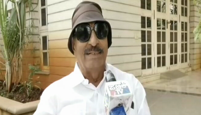 ಕನ್ನಡ, ಕನ್ನಡಿಗರಿಗಾಗಿ 2 ಕೋಟಿ ಈಡುಗಾಯಿ ಹೊಡೆಯಿರಿ: ವಾಟಾಳ್ ನಾಗರಾಜ್ ಕರೆ