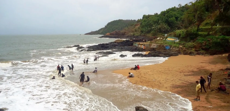 ಮೋಜಿಗಾಗಿ ಸಮುದ್ರಕ್ಕಿಳಿದ- ಪ್ರಾಣ ಉಳಿಸಲು ಹೋಗಿ ಬೆಂಗಳೂರಿನ ಮೂವರು ಗೋಕರ್ಣದಲ್ಲಿ ಸಮುದ್ರಪಾಲು