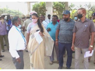 ಸರ್ಕಾರಿ ಜಾಗದಲ್ಲಿ ಪೆಟ್ರೋಲ್ ಬಂಕ್ – ಅಧಿಕಾರಿಗಳಿಂದ ತೆರವು ಕಾರ್ಯ