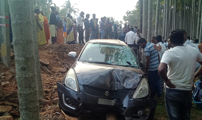 ಪಾದಾಚಾರಿಗೆ ಡಿಕ್ಕಿ ಹೊಡೆದು ಅಡಿಕೆ ತೋಟಕ್ಕೆ ನುಗ್ಗಿದ ಕಾರು