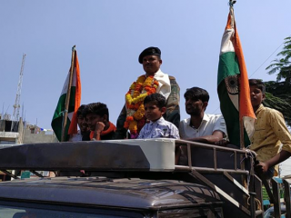 ಗ್ರಾಮಸ್ಥರಿಂದ ನಿವೃತ್ತ ಯೋಧನಿಗೆ ಅದ್ಧೂರಿ ಸ್ವಾಗತ