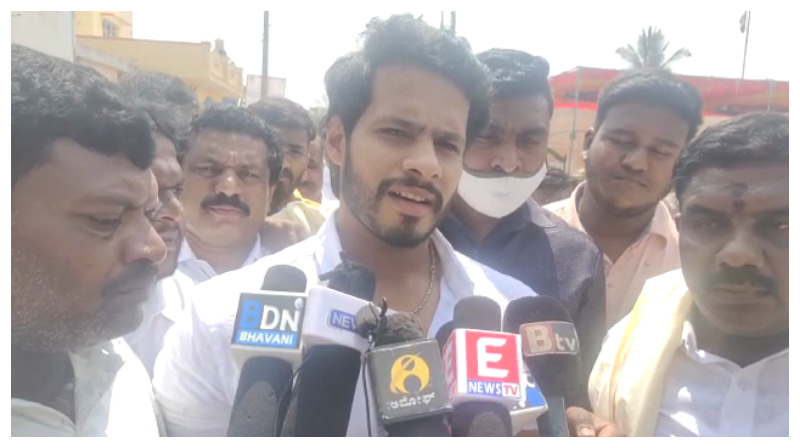 ತಂದೆ ಅಳೆದು ತೂಗಿ ಮಾತನಾಡುವ ವ್ಯಕ್ತಿ: ನಿಖಿಲ್ ಕುಮಾರಸ್ವಾಮಿ