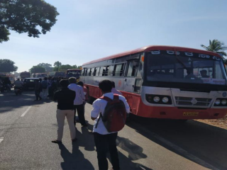 ಕೆಎಸ್‌ಆರ್‌ಟಿಸಿ ಬಸ್ ತಡೆದು ವಿದ್ಯಾರ್ಥಿಗಳ ಪ್ರತಿಭಟನೆ