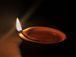 ಐವರು ಹೆಣ್ಣು ಮಕ್ಕಳಿಂದ ತಂದೆಯ ಅಂತ್ಯಸಂಸ್ಕಾರ