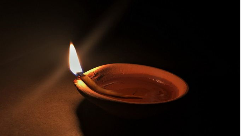 ಐವರು ಹೆಣ್ಣು ಮಕ್ಕಳಿಂದ ತಂದೆಯ ಅಂತ್ಯಸಂಸ್ಕಾರ