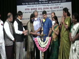 ಜ್ಞಾನ ದೀವಿಗೆ- ಮಂಗಳೂರಿನಲ್ಲಿ ವಿದ್ಯಾರ್ಥಿಗಳಿಗೆ ಸುರೇಶ್ ಕುಮಾರ್ ಟ್ಯಾಬ್ ವಿತರಣೆ