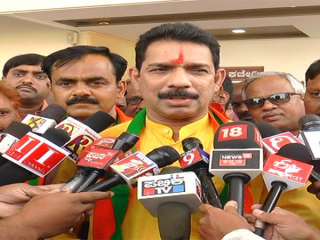 ದೊಡ್ಡ ವ್ಯಕ್ತಿಗಳು ಸಣ್ಣತನದ ಮಾತುಗಳನ್ನು ಆಡಬಾರದು – ಸಿದ್ದು, ಹೆಚ್‍ಡಿಕೆಗೆ ಕಟೀಲ್ ಟಾಂಗ್