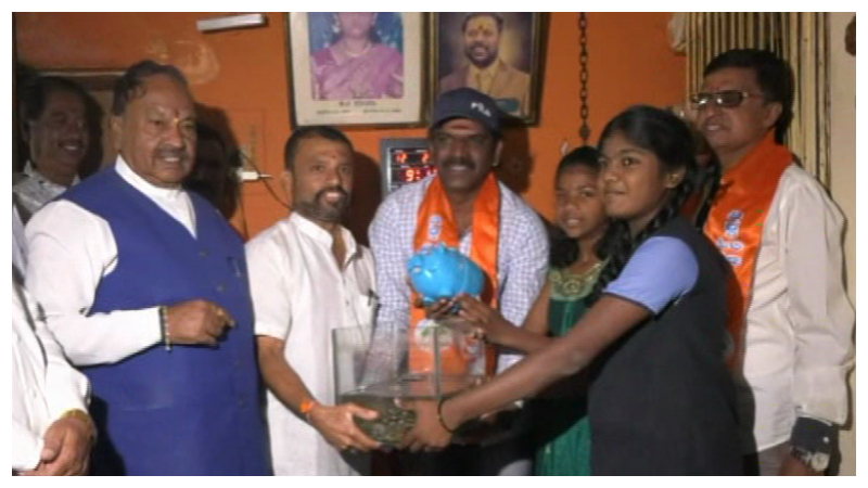 ಅಪ್ಪ ಅಮ್ಮ ನೀಡಿದ್ದ ಚಿಲ್ಲರೆ ಹಣವನ್ನು ರಾಮಮಂದಿರಕ್ಕೆ ದೇಣಿಗೆ ನೀಡಿದ ಚಿಣ್ಣರು