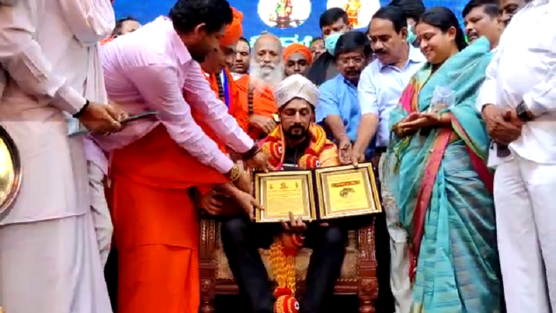 ಶ್ರೀ ರೇಣುಕಾಚಾರ್ಯರ ಜಯಂತಿ- ಸುದೀಪ್‍ಗೆ ಶಿವಗಂಗಾ ಶ್ರೀ ಪ್ರಶಸ್ತಿ