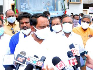 ಸಿಎಂ ಬದಲಾವಣೆ ಬಗ್ಗೆ ಯಾರೋ ಕಾಗೆ ಹಾರಿಸ್ತಿದ್ದಾರೆ : ಲಕ್ಷ್ಮಣ್ ಸವದಿ