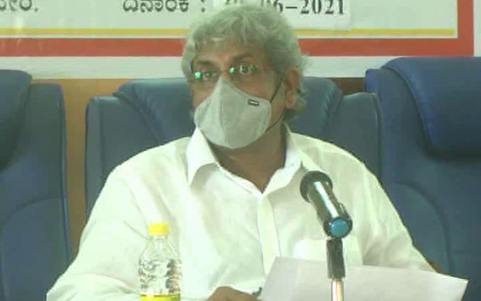 ಪತ್ನಿಗೆ ಟಿಕೆಟ್ ಗಿಟ್ಟಿಸಿಕೊಳ್ಳಲು ತೆರೆಮರೆಯ ಕಸರತ್ತು- ಬೆಂಗಳೂರಲ್ಲೇ ಬೀಡುಬಿಟ್ಟ ಶಿವಕುಮಾರ ಉದಾಸಿ