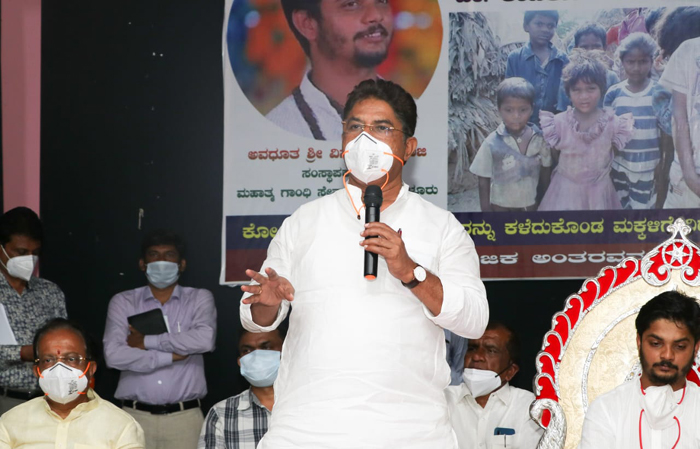 ಈ ಸಮಯದಲ್ಲಿ ಕಷ್ಟದಲ್ಲಿದ್ದವರಿಗೆ ನೆರವಾಗುವುದೇ ದೇವರ ಕಾರ್ಯ: ಆರ್.ಅಶೋಕ್