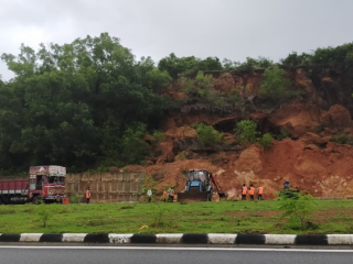ಉಡುಪಿಯಲ್ಲಿ ಮುಂದುವರಿದ ಮಳೆ – ಒತ್ತಿನೆಣೆ ಗುಡ್ಡ ಕುಸಿತ