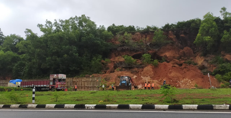 ಉಡುಪಿಯಲ್ಲಿ ಮುಂದುವರಿದ ಮಳೆ – ಒತ್ತಿನೆಣೆ ಗುಡ್ಡ ಕುಸಿತ