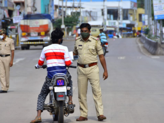 ಕೊರೊನಾ ಮಾರ್ಗಸೂಚಿ ಉಲ್ಲಂಘನೆ – 24 ಲಕ್ಷ ದಂಡ ವಿಧಿಸಿದ ಪೊಲೀಸರು
