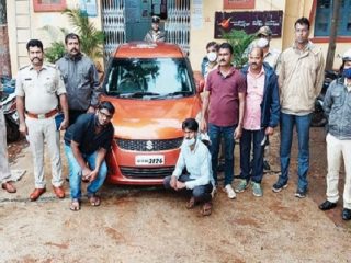 ಲಾಕ್‍ಡೌನ್- ತಪಾಸಣೆ ವೇಳೆ ಸಿಕ್ಕಿಬಿದ್ದ ಕಾರು ಕಳ್ಳರು!