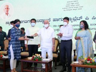 1.55 ಲಕ್ಷ ಉನ್ನತ ಶಿಕ್ಷಣ ವಿದ್ಯಾರ್ಥಿಗಳಿಗೆ ಉಚಿತ ಟ್ಯಾಬ್ಲೆಟ್ ಪಿಸಿ ವಿತರಣೆಗೆ ಚಾಲನೆ