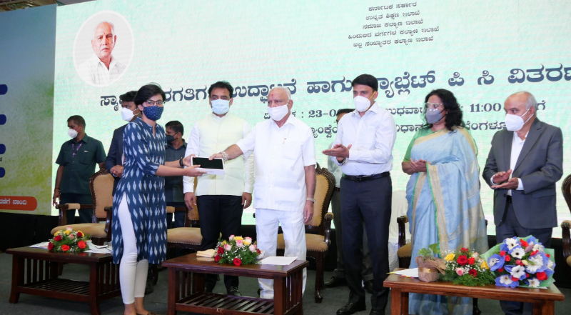 1.55 ಲಕ್ಷ ಉನ್ನತ ಶಿಕ್ಷಣ ವಿದ್ಯಾರ್ಥಿಗಳಿಗೆ ಉಚಿತ ಟ್ಯಾಬ್ಲೆಟ್ ಪಿಸಿ ವಿತರಣೆಗೆ ಚಾಲನೆ
