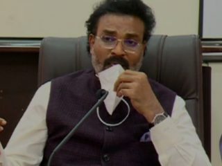 ನಿಮ್ಮ ತಟ್ಟೆಯಲ್ಲಿ ಬಿದ್ದಿರುವ ಕತ್ತೆಯನ್ನು ತೆಗೆಯಿರಿ – ಕಾಂಗ್ರೆಸ್ ವಿರುದ್ಧ  ಶ್ರೀರಾಮುಲು ಕಿಡಿ 