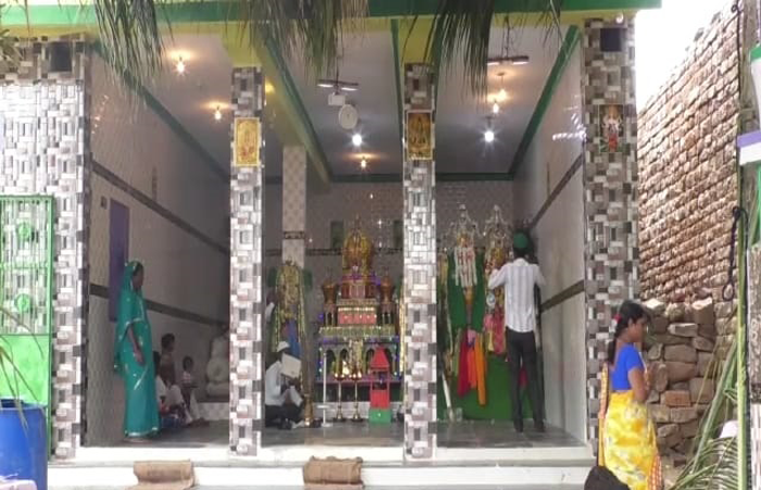 ಮಸೀದಿಯಲ್ಲಿ ಹಿಂದೂ ದೇವರ ಫೋಟೋಗಳಿಗೆ ಪೂಜೆ – ಭಾವೈಕ್ಯತೆಗೆ ಸಾಕ್ಷಿಯಾಯ್ತು ಕೊಪ್ಪಳ