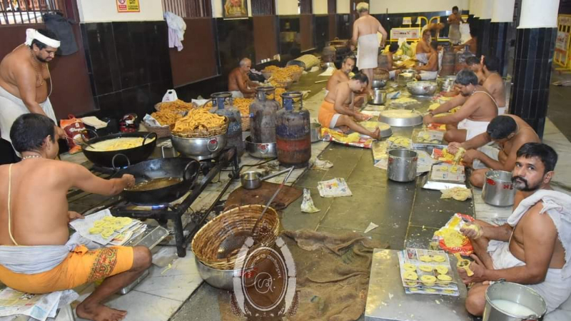ಉಡುಪಿಯಲ್ಲಿ ಶ್ರೀಕೃಷ್ಣ ಜನ್ಮಾಷ್ಟಮಿಗೆ 1.20ಲಕ್ಷ ಉಂಡೆ, ಚಕ್ಕುಲಿ ಸಿದ್ಧ