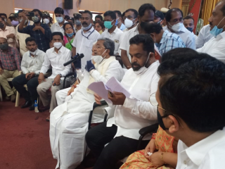 ಕಾರವಾರದಲ್ಲಿ ಪ್ರವಾಹ ಹಾನಿ ವೀಕ್ಷಿಸಿ ಅಧಿಕಾರಿಗಳಿಗೆ ಸಿದ್ದರಾಮಯ್ಯ ಕ್ಲಾಸ್