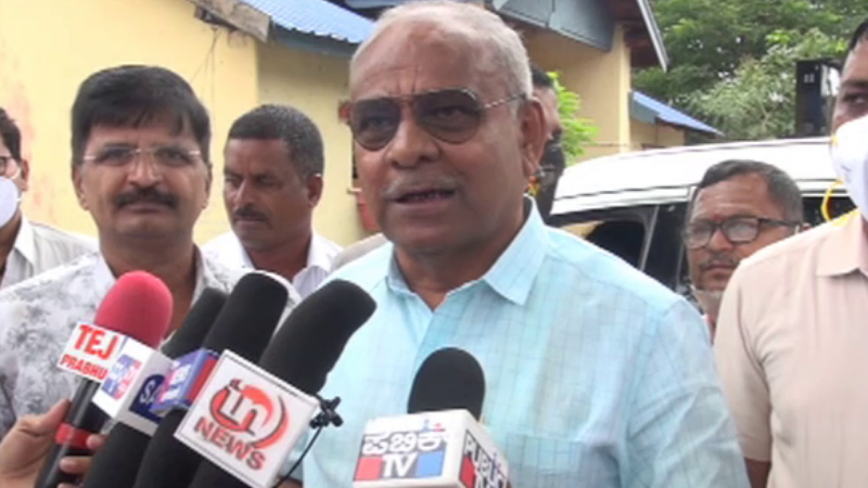 ಪಾಕಿಸ್ತಾನ‌, ಬಾಂಗ್ಲಾದೇಶದ ಉಸ್ತುವಾರಿ ನೀಡಲು ಆಗುವುದಿಲ್ಲ: ಸಚಿವ ಉಮೇಶ್‌ ಕತ್ತಿ