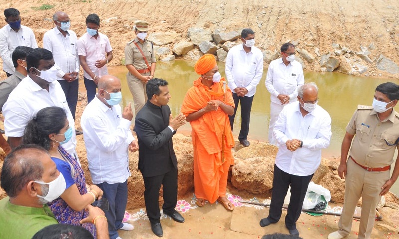 ಗವಿ ಶ್ರೀಗಳ ಮಾರ್ಗದರ್ಶನದಲ್ಲಿ ಪೊಲೀಸರಿಂದ ಸ್ಪೂರ್ತಿಸಾಗರ ಸರೋವರ ನಿರ್ಮಾಣ- ಸಚಿವ ಆಚಾರ್ ಲೋಕಾರ್ಪಣೆ