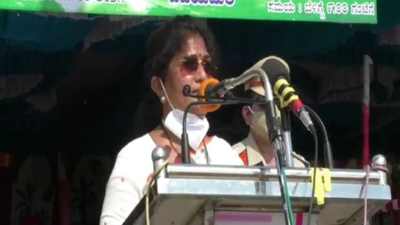 ಪ್ರತಿಭಟನಾಕಾರರಿಗೆ ವಚನದ ಮೂಲಕ ಟಾಂಗ್ ಕೊಟ್ಟ ಶಶಿಕಲಾ ಜೊಲ್ಲೆ